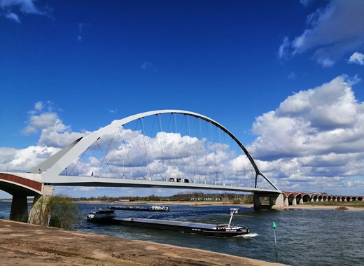 Oversteek Nijmegen Fotograaf Chris Van Der Hulst Rechtenvrij